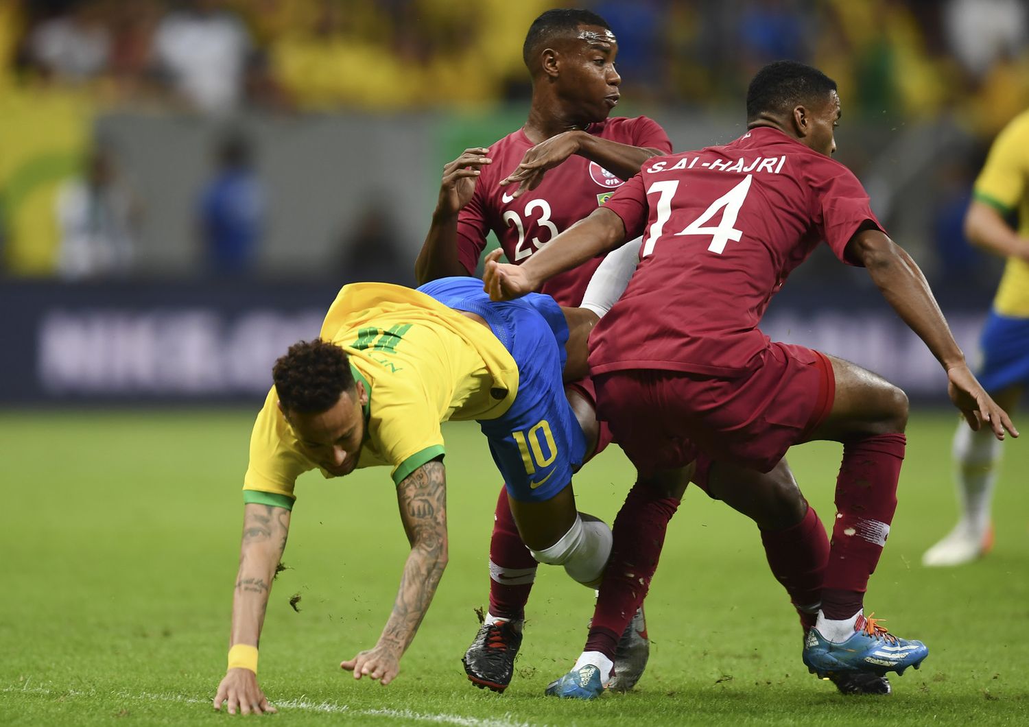 Lo scontro che ha causato l'infortunio di Neymar