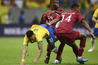 Lo scontro che ha causato l'infortunio di Neymar
