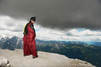 Un base jumper a Canazei