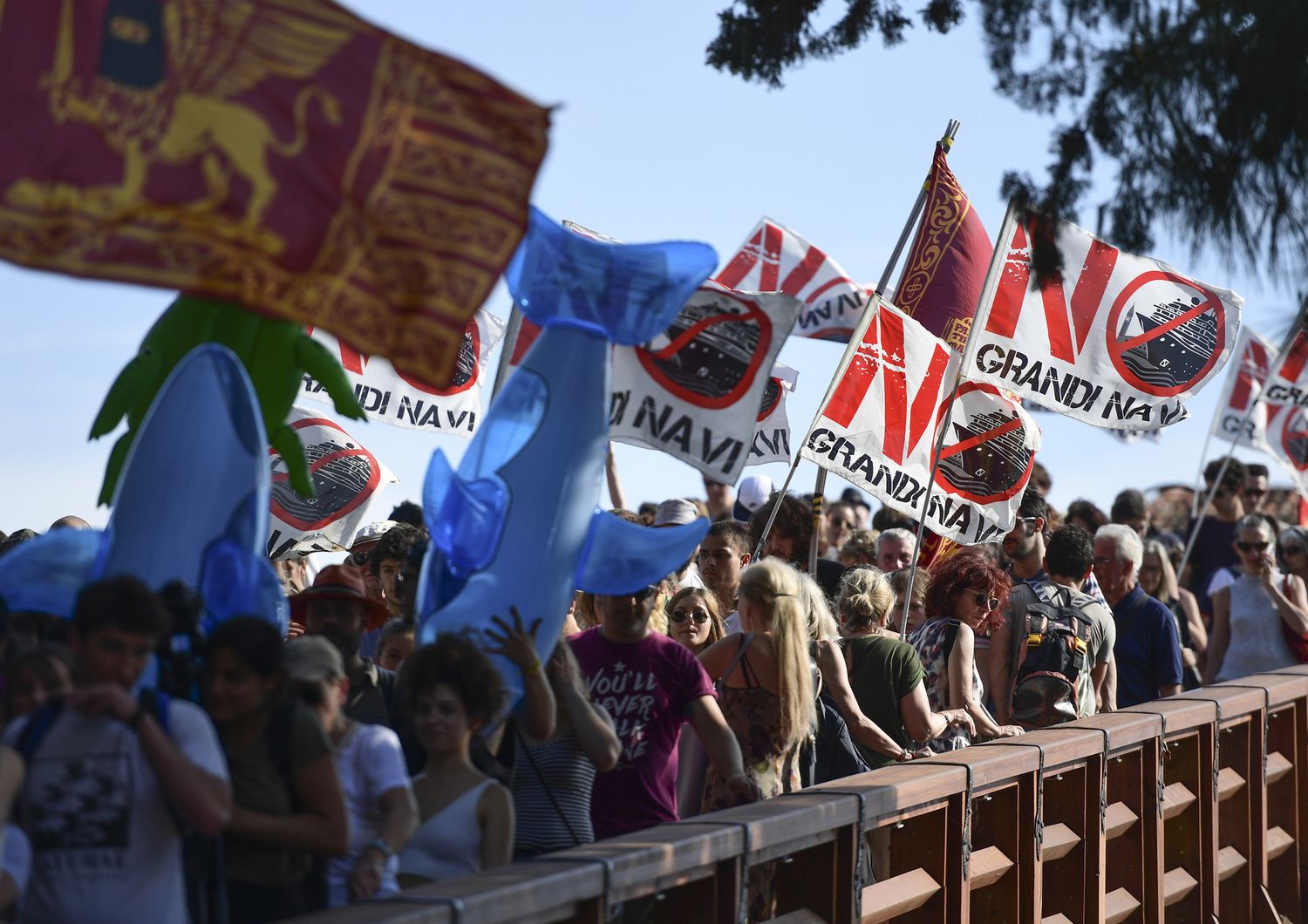 La manifestazione contro le grandi navi in Laguna a Venezia