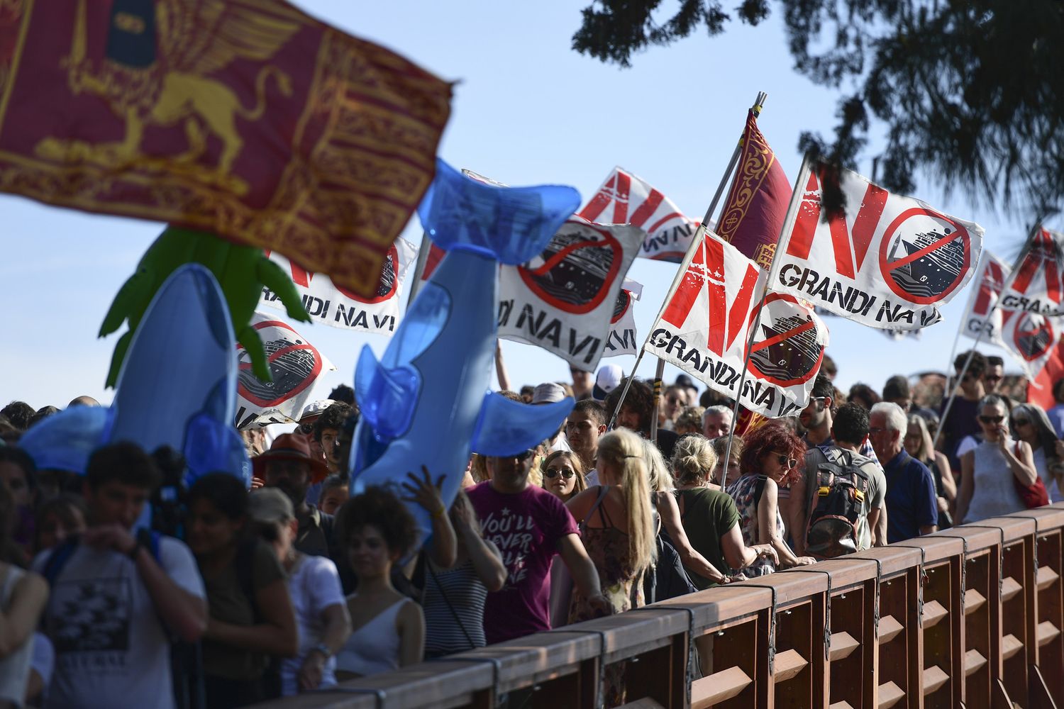 La manifestazione contro le grandi navi in Laguna a Venezia