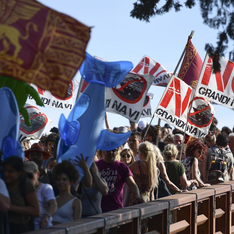 La manifestazione contro le grandi navi in Laguna a Venezia