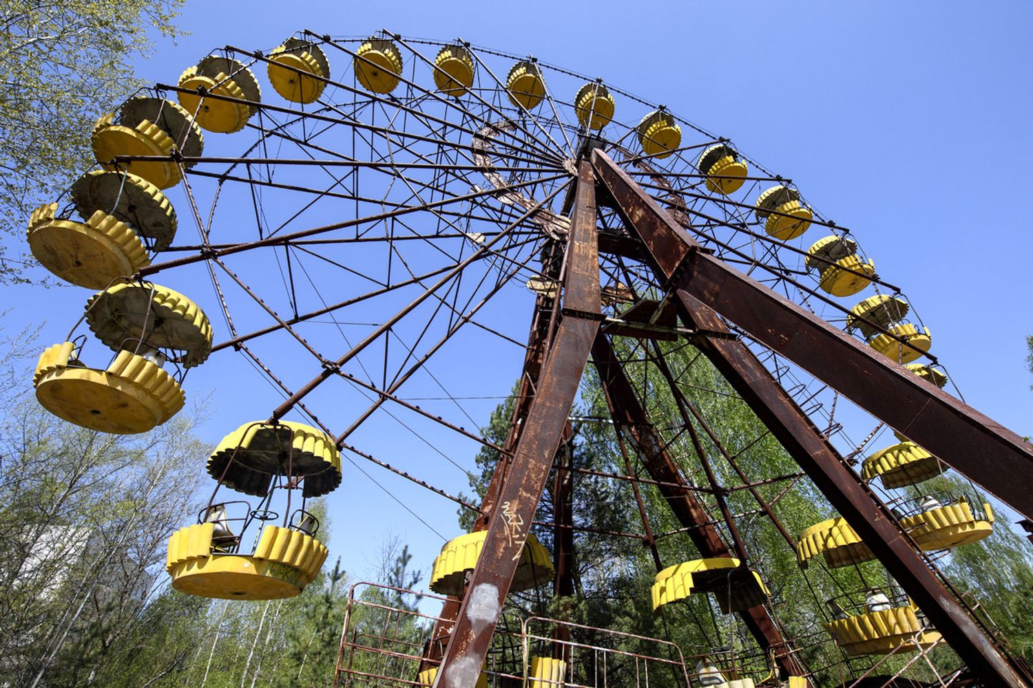 La ruota panoramica del parco giochi della citt&agrave; di Prypiat, evacuata dopo il disastro nucleare di Chernobyl