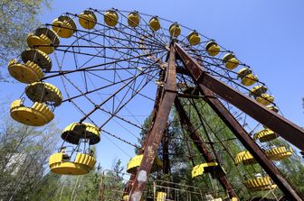 La ruota panoramica del parco giochi della citt&agrave; di Prypiat, evacuata dopo il disastro nucleare di Chernobyl