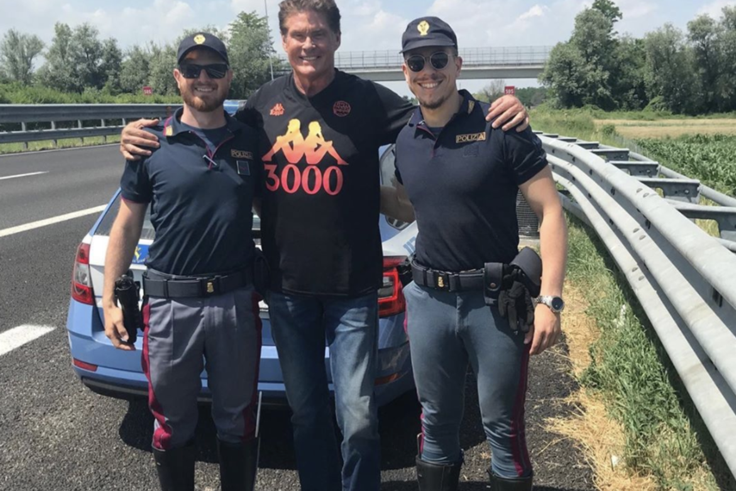 David Hasselhoff con gli agenti della Stradale che lo hanno fermato