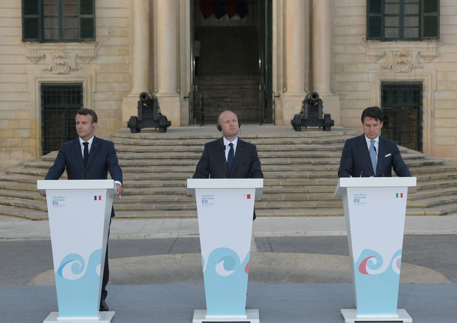 Macron, Muscat e Conte