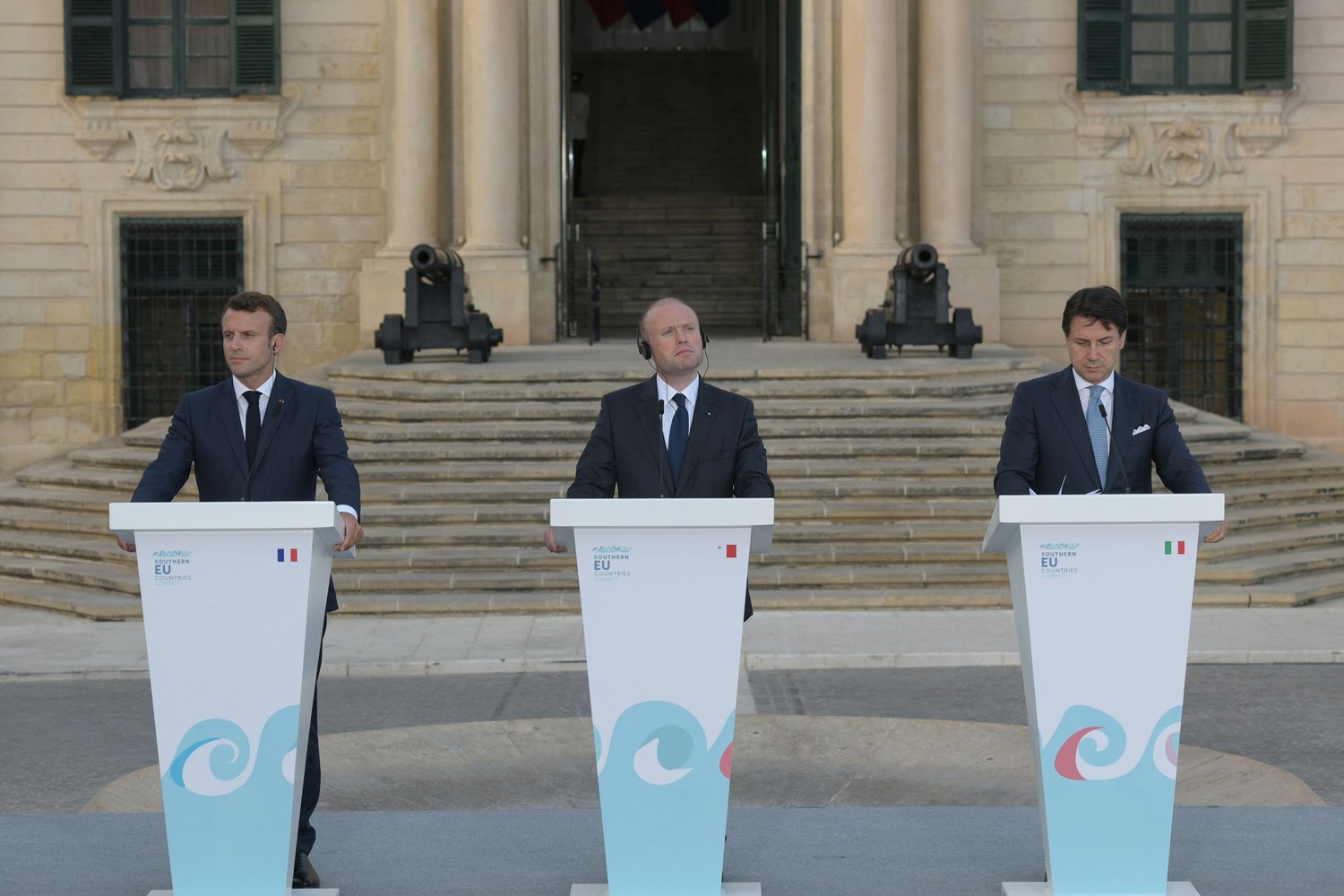 Macron, Muscat e Conte