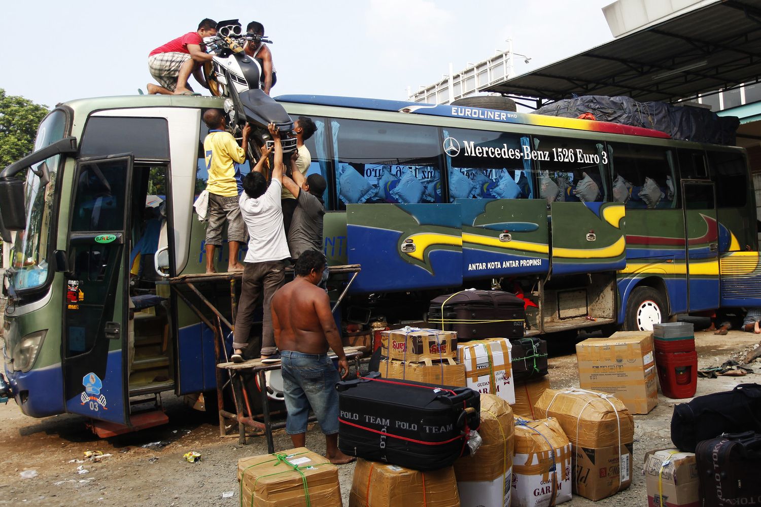 Un terminal di pullman in Indonesia