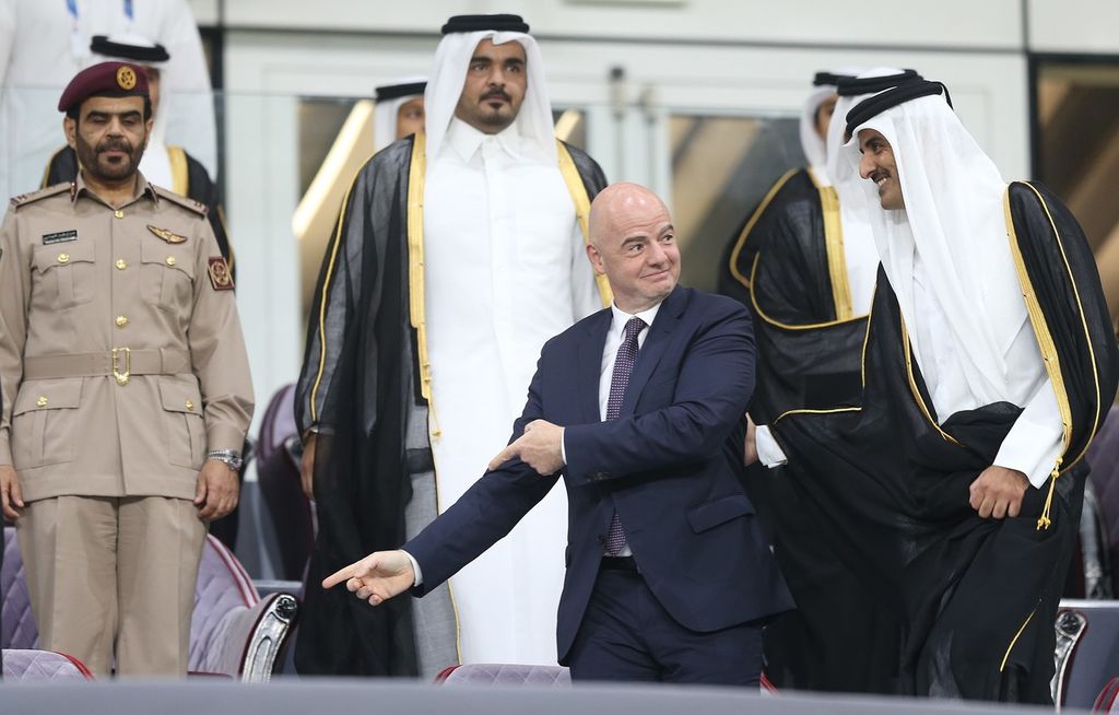 &nbsp;L'emiro qatariota Tamim bin Hamad Al Thani e il presidente FIFA Gianni Infantino. Qatar 2022