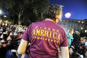 La maglietta amaranto del Cinema America