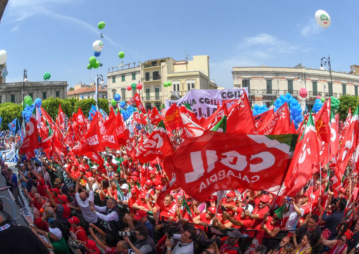 La manifestazione di Cgil, Cisl e Uil a Reggio Calabria