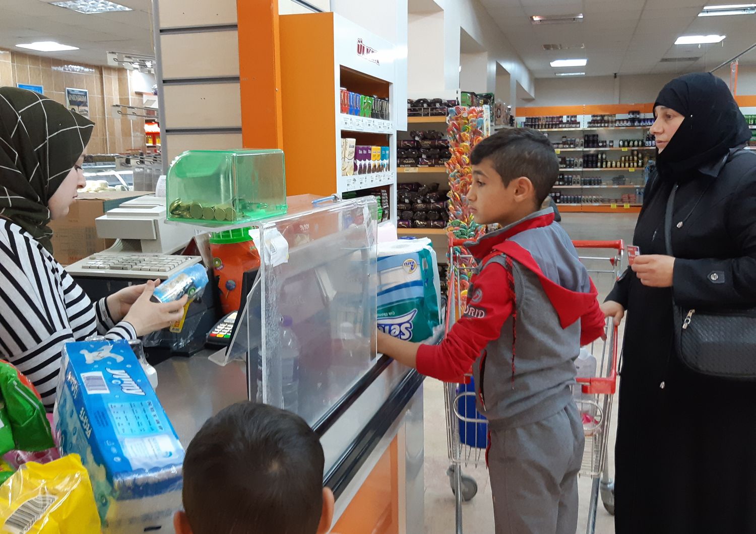 La rifugiata siriana Hanan al supermercato