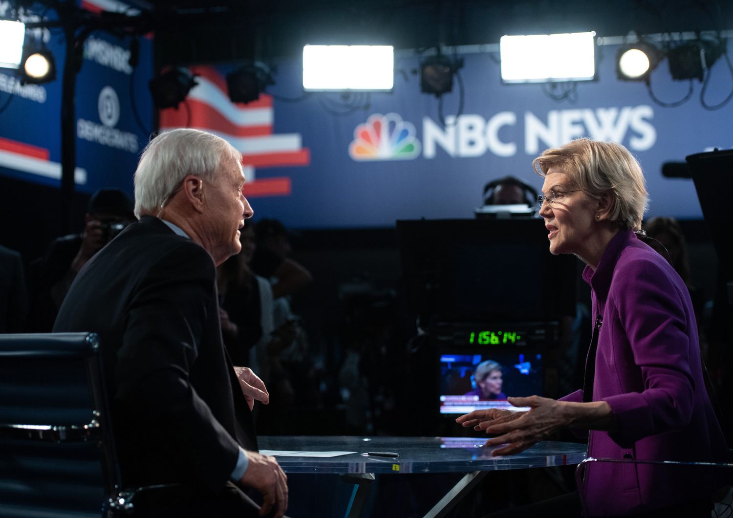 Elizabeth Warren con il presentatore della NBC Chris Matthews