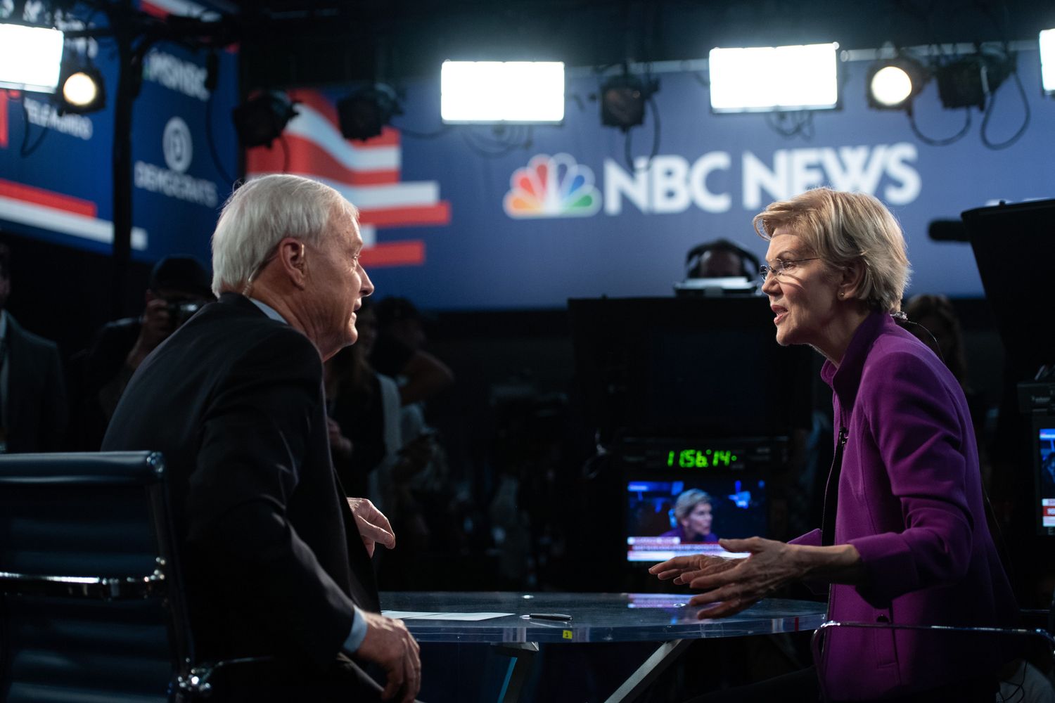 Elizabeth Warren con il presentatore della NBC Chris Matthews