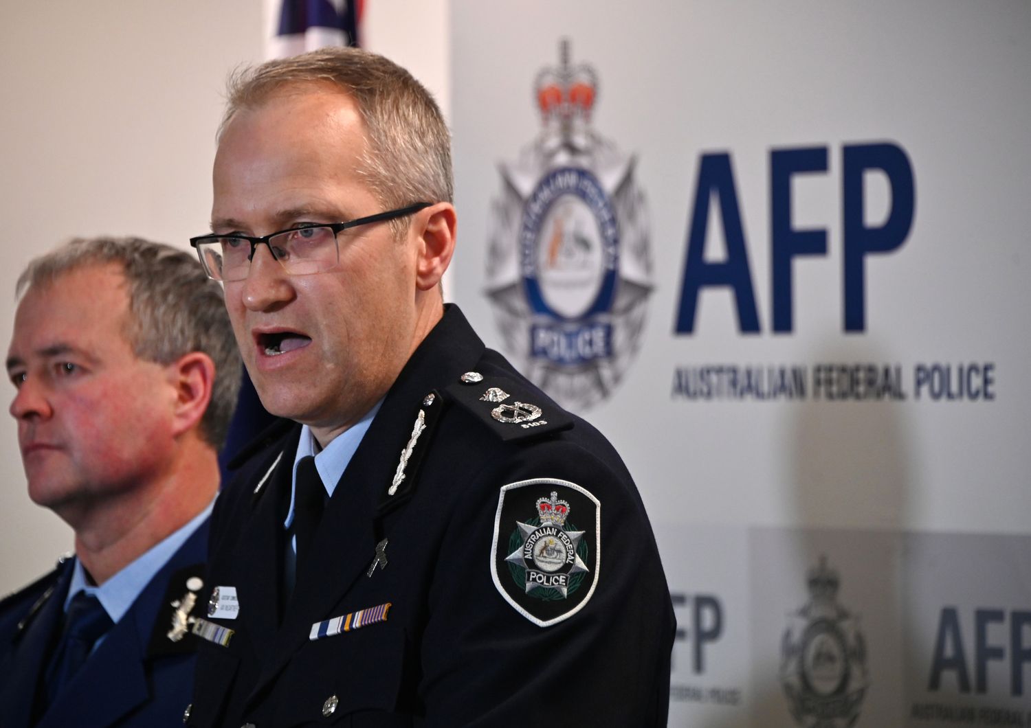 Il vice capo della polizia federale australiana Ian McCartney e il vice capo della polizia del  New South Wales Mick Willing&nbsp;