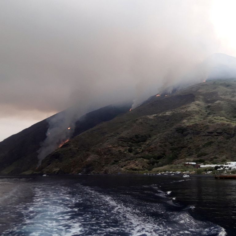 L'eruzione dello Stromboli vista dal mare