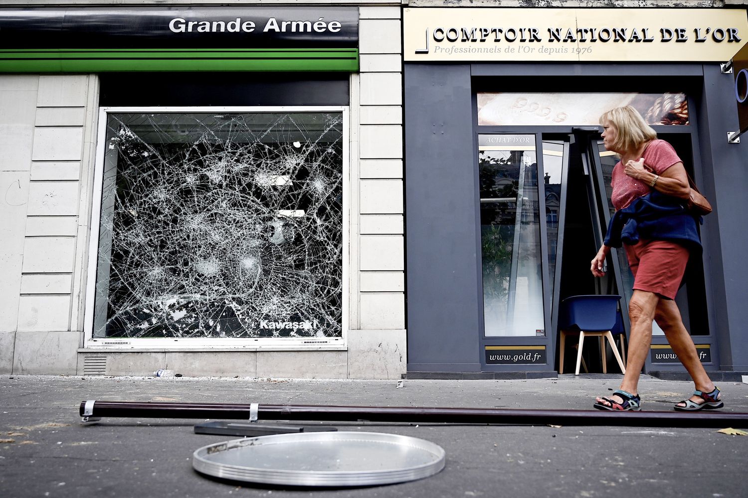 Saccheggi sulle Champs Elysee dopo la qualificazione dell'Algeria&nbsp;