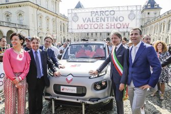 Andrea Levy (primo da destra)