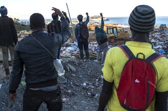 Migranti in marcia verso Ceuta
