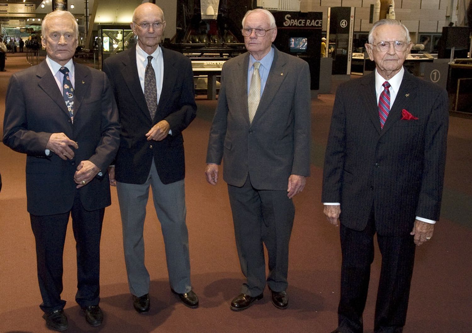 L'equipaggio dell'Apollo 11 Buzz Aldrin, Michael Collins, Neil Armstrong con Chris Kraft