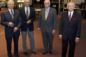 L'equipaggio dell'Apollo 11 Buzz Aldrin, Michael Collins, Neil Armstrong con Chris Kraft