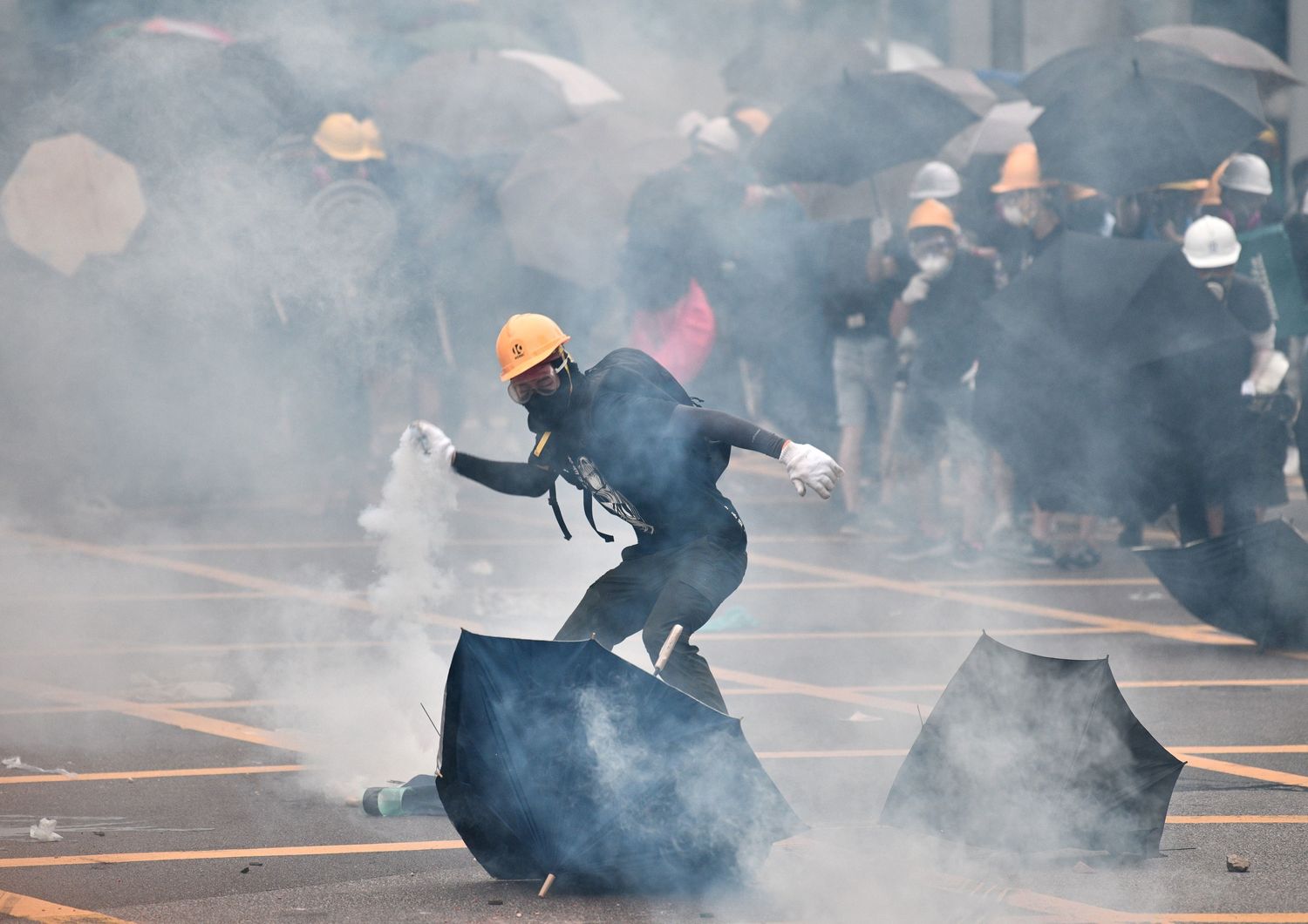 proteste hong kong triadi
