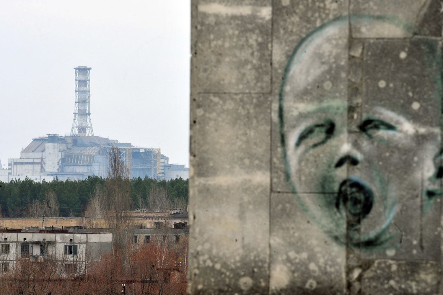 Un murales a Chernobyl, sullo sfondo &quot;Il Sarcofago&quot;
