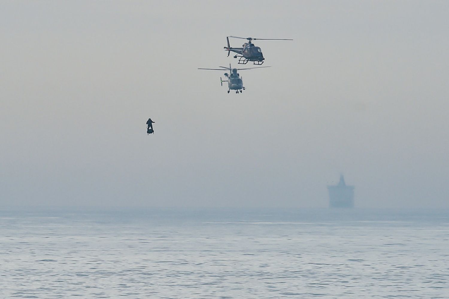 La traversata sulla Manica di Franky Zapata sul Flyboard