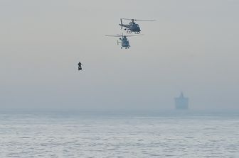 La traversata sulla Manica di Franky Zapata sul Flyboard