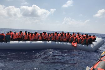 Migranti salvati da nave Ocean Viking