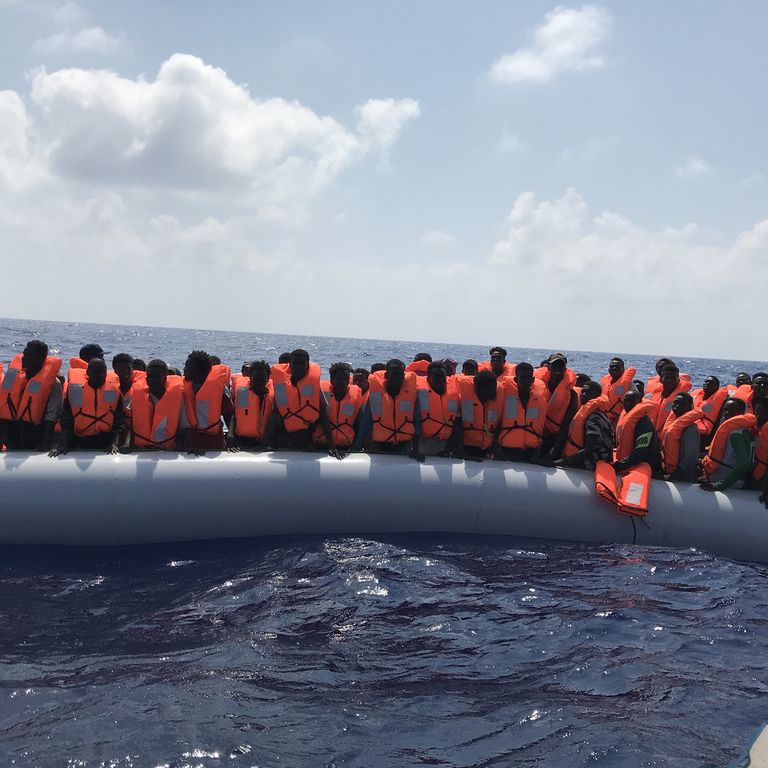 Migranti salvati da nave Ocean Viking