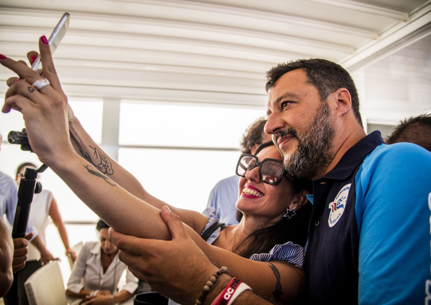 Matteo Salvini con una fan