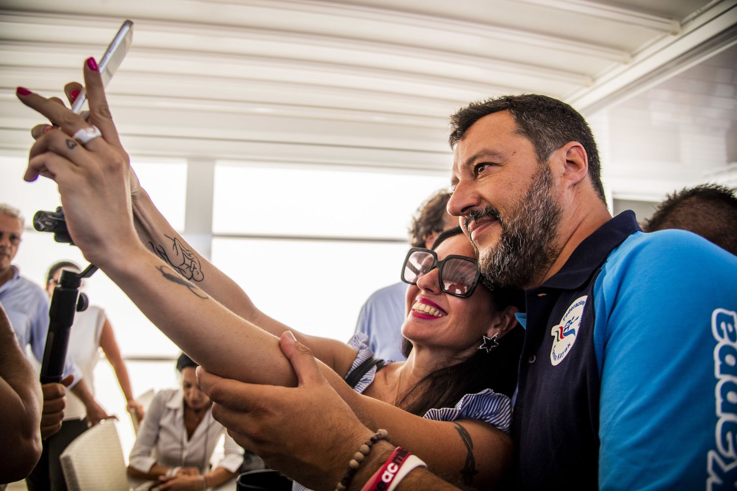 Matteo Salvini con una fan