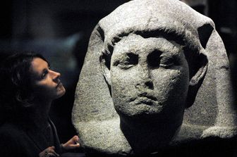 Una statua di Cleopatra al British Museum di Londra