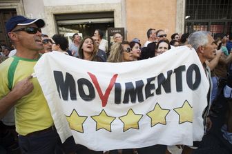 Manifestazione di militanti del M5s a Montecitorio