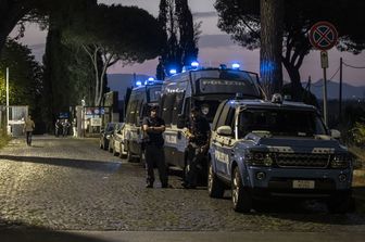 Forze dell'ordine davanti al Cimitero Flaminio dove era programmata la cerimonia funebre di Fabrizio Piscitelli&nbsp;
