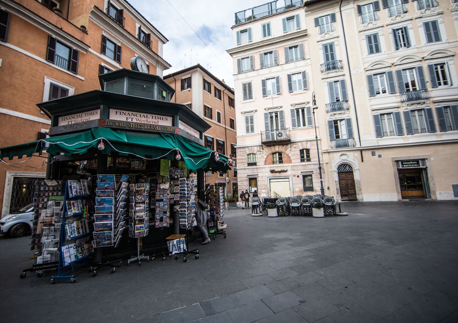 L'edicola a Piazza San Lorenzo in Lucina, a Roma&nbsp;