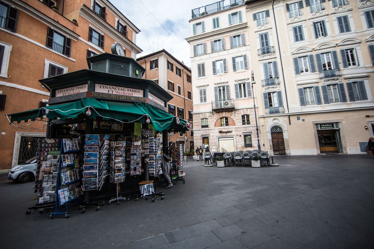 L'edicola a Piazza San Lorenzo in Lucina, a Roma&nbsp;