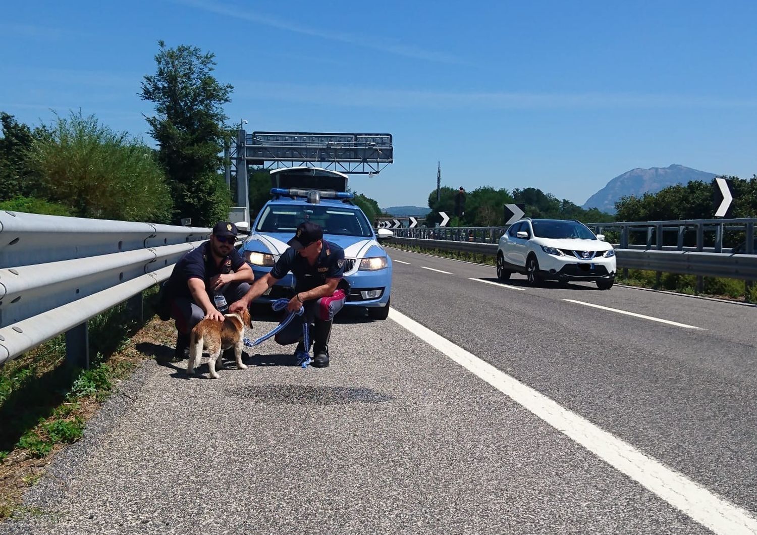 Una pattuglia della polizia stradale in una foto d'archivio