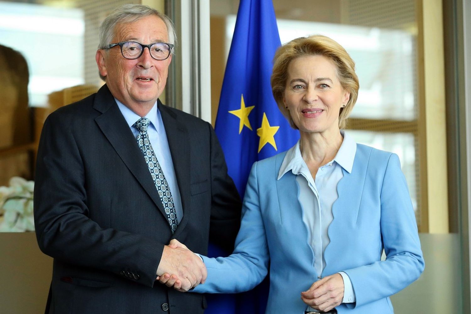 Jean Claude Juncker e Ursula von der Leyen, ex e nuovo presidente della Commissione Ue