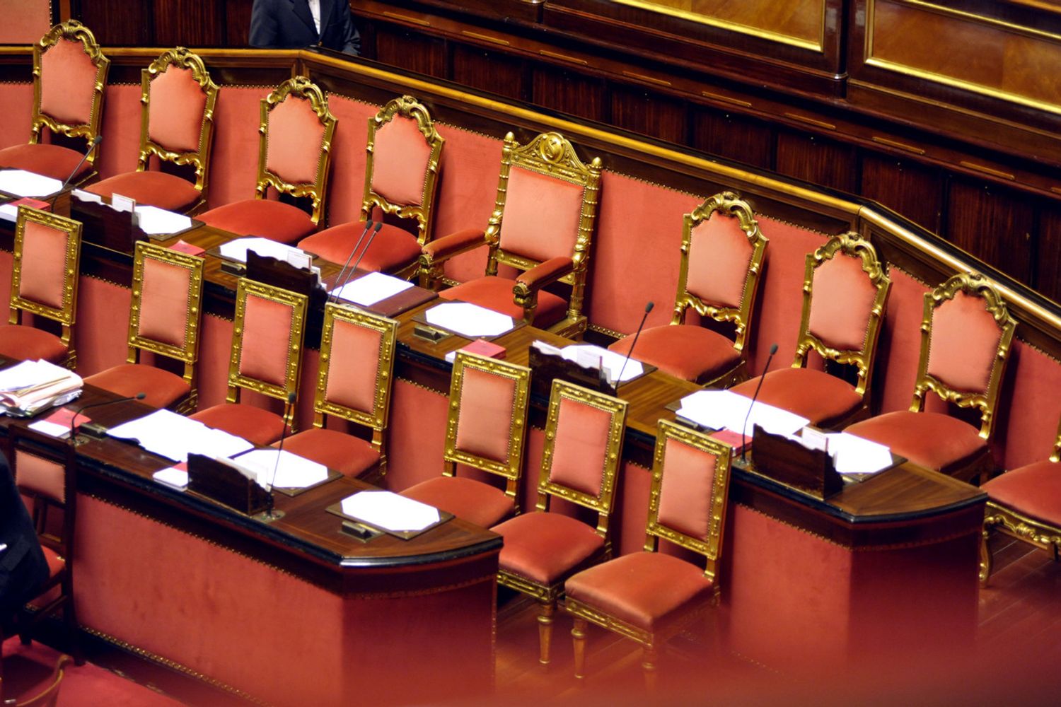 Le poltrone del governo in Senato