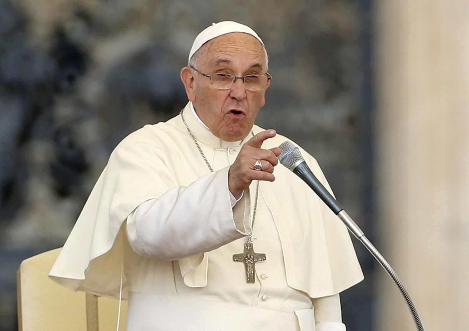 Mafia Capitale: interviene il Papa, "Roma deve rinascere moralmente"