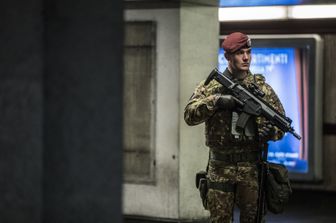 Un militare impegnato nell'operazione 'Strade Sicure'