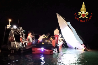 La barca di Buzzi affondata dopo l'impatto con la diga a Venezia