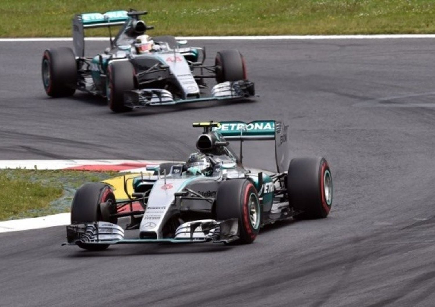 F.1: Gp Austria, vince Rosberg davanti a Hamilton e Massa