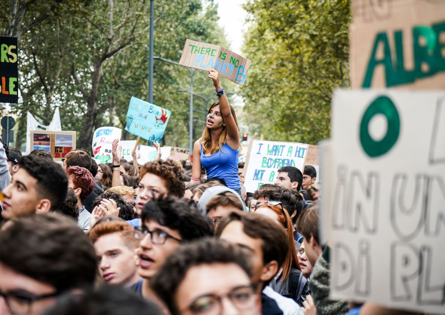 Studenti alla manifestazione di Milano per il clima