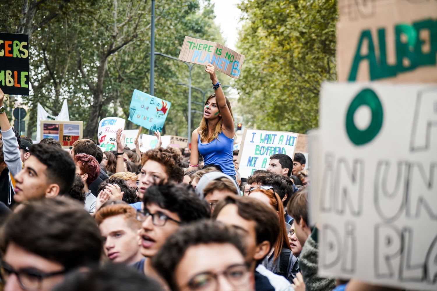 Studenti alla manifestazione di Milano per il clima