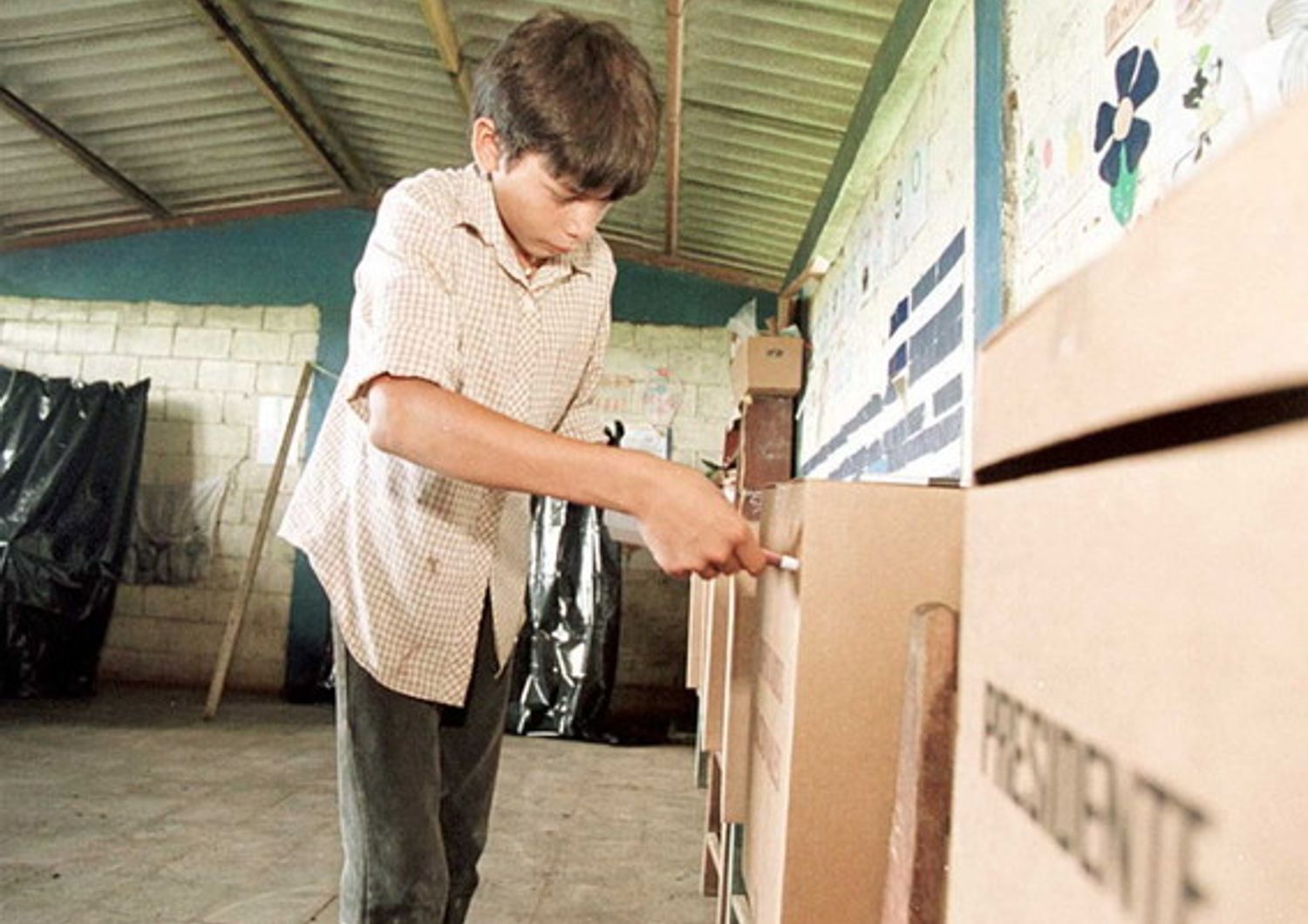 Un sedicenne al voto in Nicaragua