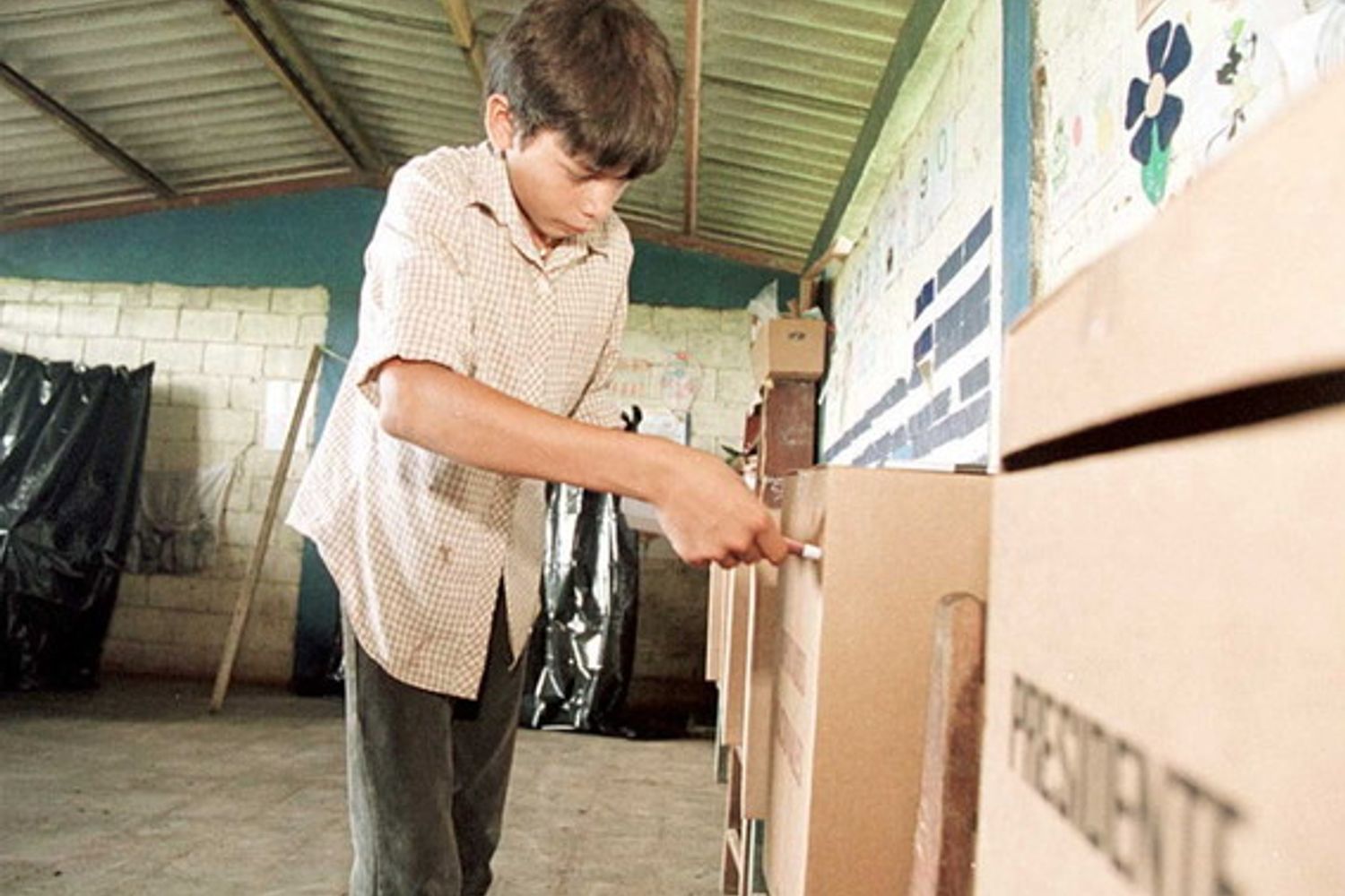 Un sedicenne al voto in Nicaragua