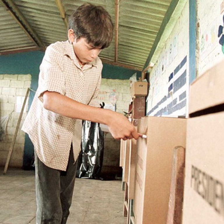 Un sedicenne al voto in Nicaragua